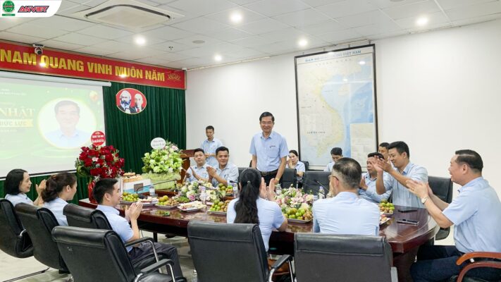 Khoảnh khắc ấm áp trong tiệc sinh nhật Phó Tổng Giám đốc Trần Đức Lực