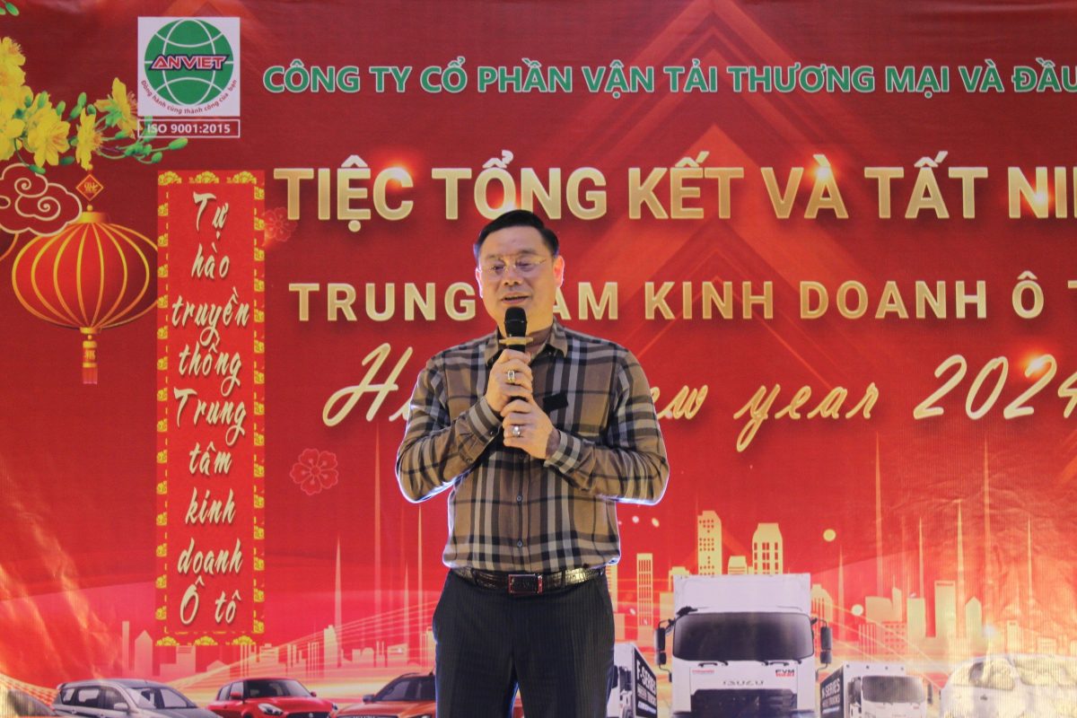 Ông Vũ Ngọc Thanh ( Tổng giám đốc ) có bài phát biểu tại buổi lễ