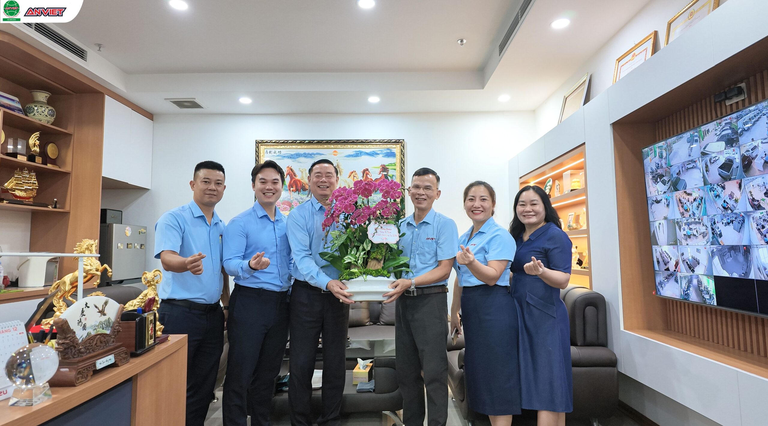 Công đoàn An Việt tặng hoa chúc mừng sinh nhật Công ty lần thứ 26