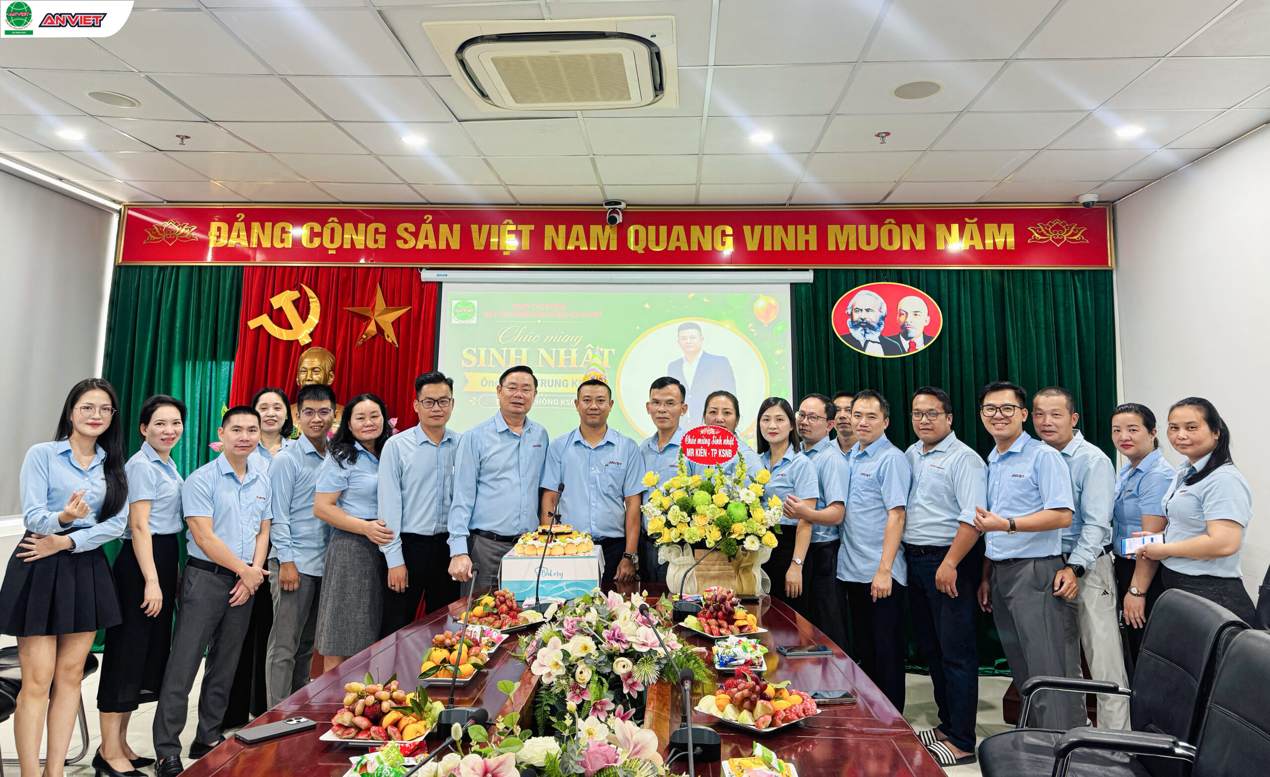 Tập thể công ty An Việt chúc mừng sinh nhật Ông Trần Trung Kiên